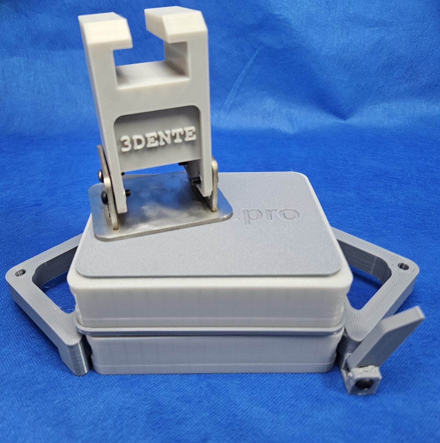 Kit Mini VAT 3DENTE visto de lado, com a mesa de impressão em inox montada